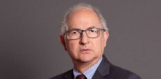 Antonio Ledezma: «Nicolás Maduro tiene sobre su pecho un cartel que lo califica como terrorista» Antonio Ledezma: "Nicolás Maduro tiene sobre su pecho un cartel que lo califica como terrorista"