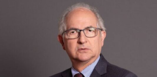 Antonio Ledezma: "Nicolás Maduro tiene sobre su pecho un cartel que lo califica como terrorista"