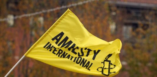 Liberado Gerente de Amnistía Internacional en Venezuela retenido en Maiquetía