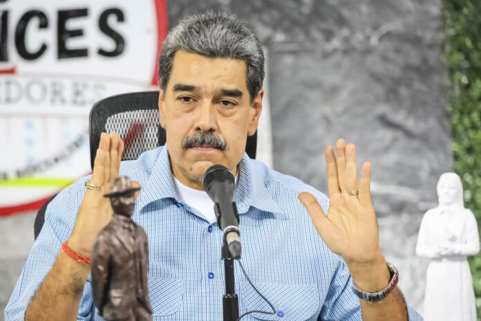 Nicolás Maduro ordenó crear aplicación para que la gente reporte «todo lo que ve, todo lo que oye» Nicolás Maduro ordenó crear aplicación para que la gente reporte "todo lo que ve, todo lo que oye"