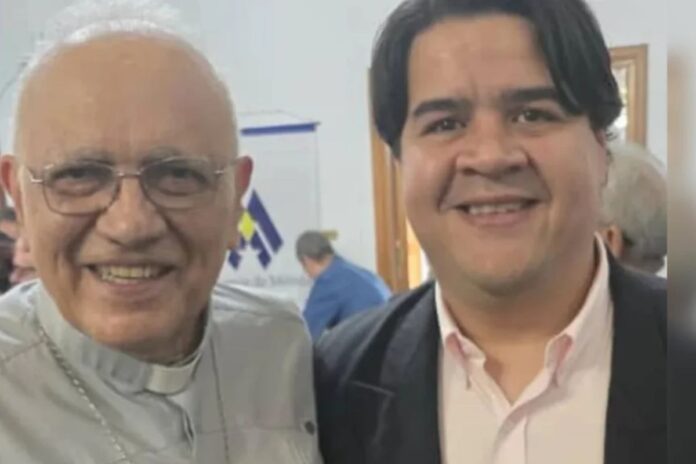 Agentes del régimen de Nicolás Maduro entran violentamente a un centro médico en Mérida y secuestran al doctor Pedro Fernández Agentes del régimen de Nicolás Maduro entran violentamente a un centro médico en Mérida y secuestran al doctor Pedro Fernández