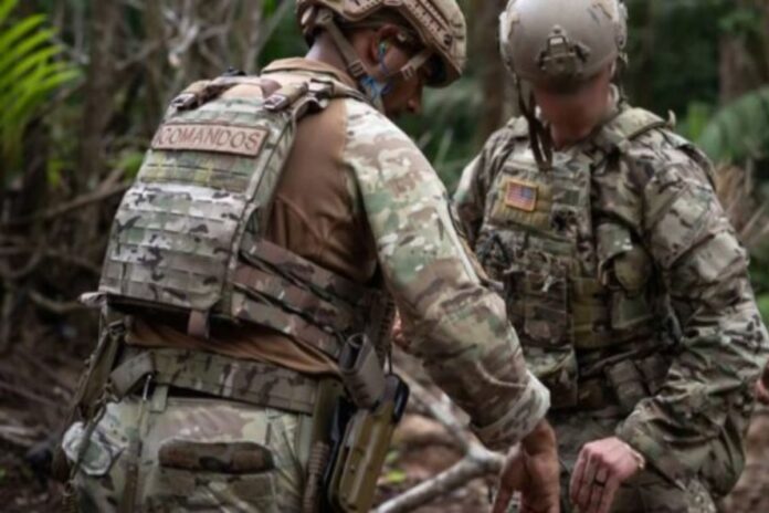 Fuerzas de seguridad de Estados Unidos y Panamá realizan entrenamiento conjunto en la selva panameña Fuerzas de seguridad de Estados Unidos y Panamá realizan entrenamiento conjunto en la selva panameña