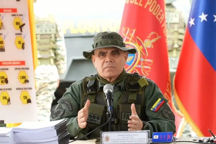 Vladimir Padrino López advierte sobre posibles ataques de Estados Unidos con drones o fuerzas especiales para ejecutar «asesinatos selectivos» Vladimir Padrino López advierte sobre posibles ataques de Estados Unidos con drones o fuerzas especiales para ejecutar "asesinatos selectivos"