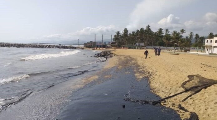Denuncian nuevo derrame de petróleo en Falcón Denuncian nuevo derrame de petróleo en Falcón