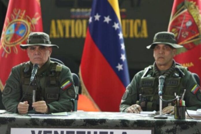 Vladimir Padrino López denuncia que cinco aviones militares de EE. UU. volaron cerca de Venezuela Vladimir Padrino López denuncia que cinco aviones militares de EE. UU. volaron cerca de Venezuela