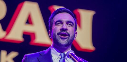 Nuevo alcalde de Nueva York califica a Nicolás Maduro como dictador