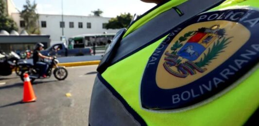 Cadete de la GNB parió bebé prematuro y lo lanzó en el baño del comando