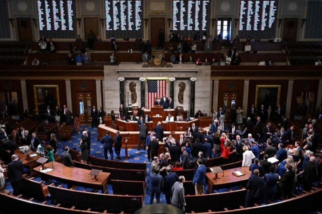 Congreso de EE. UU. aprueba resolución republicana que condena el socialismo
