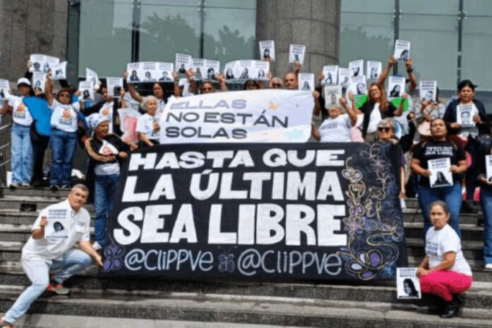Protestaron frente a la sede de la ONU en Caracas: «¡Liberen a las presas políticas!» Protestaron frente a la sede de la ONU en Caracas: "¡Liberen a las presas políticas!"