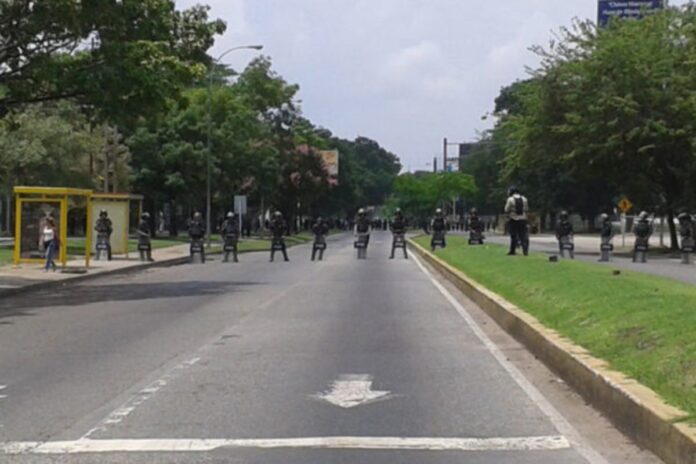 Foro Penal denuncia condena a 30 años de cárcel a acusados de asaltar el fuerte militar Paramacay en 2017 Foro Penal denuncia condena a 30 años de cárcel a acusados de asaltar el fuerte militar Paramacay en 2017