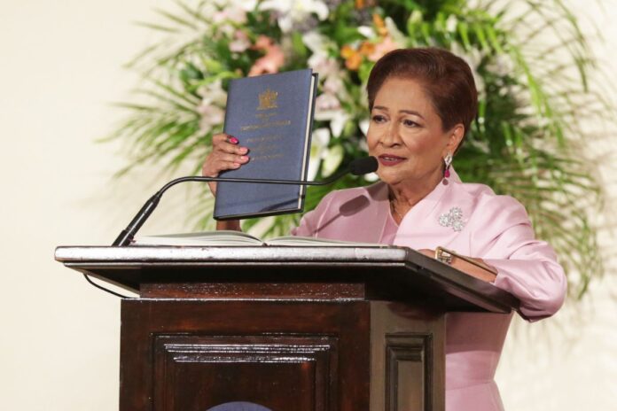 Primera ministra de Trinidad y Tobago acusa a Caricom de alinearse con «el narco gobierno del dictador Nicolás Maduro» Primera ministra de Trinidad y Tobago acusa a Caricom de alinearse con "el narco gobierno del dictador Nicolás Maduro"