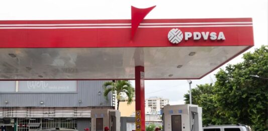 Tanqueros con nafta se devuelven tras incautación por parte de EE. UU. de cargamento de petróleo venezolano