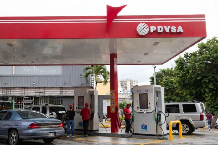 Tanqueros con nafta se devuelven tras incautación por parte de EE. UU. de cargamento de petróleo venezolano Tanqueros con nafta se devuelven tras incautación por parte de EE. UU. de cargamento de petróleo venezolano