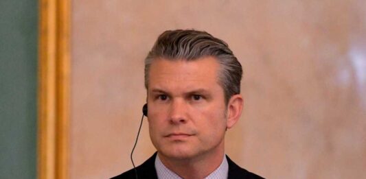 Secretario de Guerra de EE. UU. advierte a narcoterroristas: "Apenas estamos empezando"