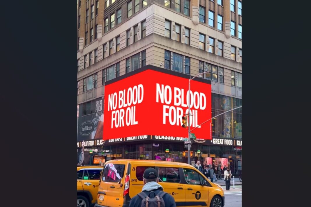 Valla publicitaria aparece en Times Square promoviendo narrativa madurista contra el despliegue militar en el Caribe