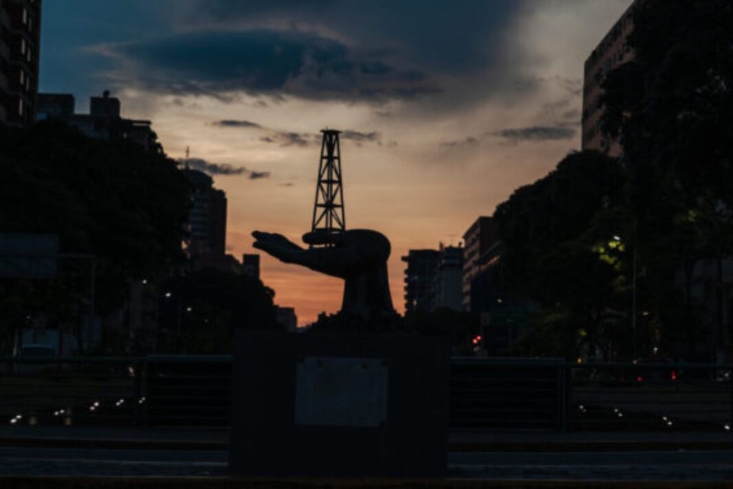 Donald Trump revisó acuerdo de Chevron con Venezuela. El comerciante petrolero de Nicolás Maduro se benefició Donald Trump revisó acuerdo de Chevron con Venezuela. El comerciante petrolero de Nicolás Maduro se benefició