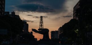 Donald Trump revisó acuerdo de Chevron con Venezuela. El comerciante petrolero de Nicolás Maduro se benefició Donald Trump revisó acuerdo de Chevron con Venezuela. El comerciante petrolero de Nicolás Maduro se benefició
