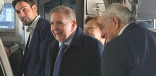 Edmundo González Urrutia viaja a Oslo para asistir a ceremonia de entrega del Premio Nobel de la Paz