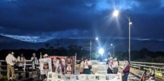 Segundo día de protesta en el Puente Internacional Simón Bolívar de familiares de rehenes colombianos en Venezuela Segundo día de protesta en el Puente Internacional Simón Bolívar de familiares de rehenes colombianos en Venezuela