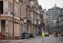 Experto sobre ultimátum de Donald Trump a Cuba por petróleo: «Es el segundo golpe que EE. UU. le da, el primero fue lo que pasó en Venezuela» Experto sobre ultimátum de Donald Trump a Cuba por petróleo: "Es el segundo golpe que EE. UU. le da, el primero fue lo que pasó en Venezuela"