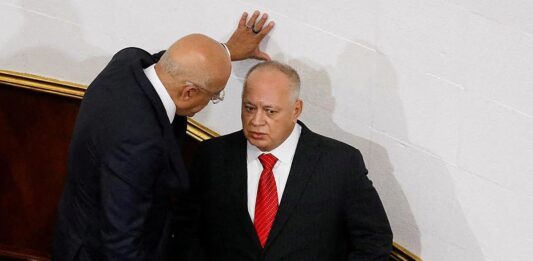 "Todos están muertos de miedo. Diosdado Cabello vive como vampiro, de día duerme y de noche circula mirando para el cielo"