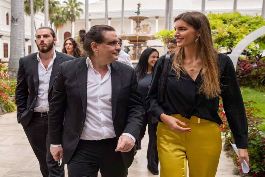 Alex Saab y su esposa aceptan condenas por lavado de activos en Italia sin admitir culpabilidad Alex Saab y su esposa aceptan condenas por lavado de activos en Italia sin admitir culpabilidad