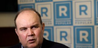 Candidato presidencial en Perú propone expulsar migrantes irregulares venezolanos Candidato presidencial en Perú propone expulsar migrantes irregulares venezolanos