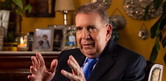 Edmundo González Urrutia guarda reposo por dolencia en la cadera: Suspende temporalmente agenda pública