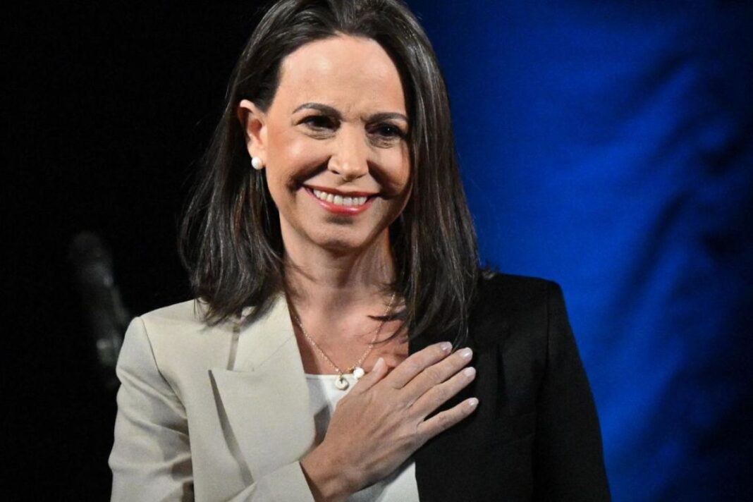 María Corina Machado lidera tendencia electoral en Venezuela pese a estar fuera del país