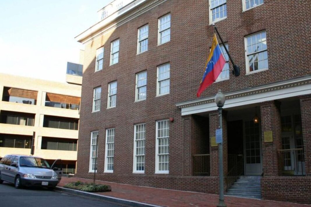 Régimen inicia recuperación de su Embajada en Washington