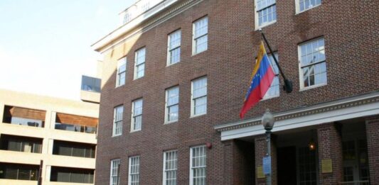 Régimen inicia recuperación de su Embajada en Washington