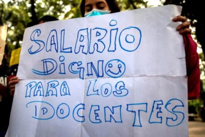 Sindicatos de maestros venezolanos piden diálogo al régimen por crisis de salarios Sindicatos de maestros venezolanos piden diálogo al régimen por crisis de salarios