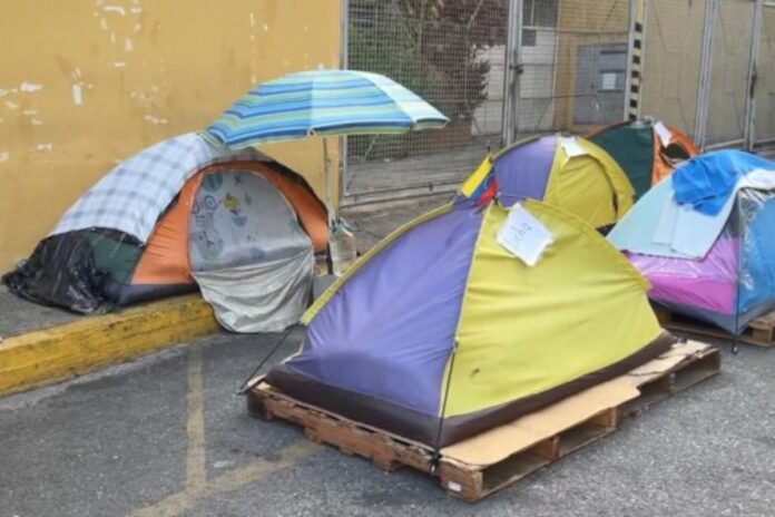 Denuncian que PNB pretende desalojar campamento de familiares de presos políticos en Zona 7 Denuncian que PNB pretende desalojar campamento de familiares de presos políticos en Zona 7