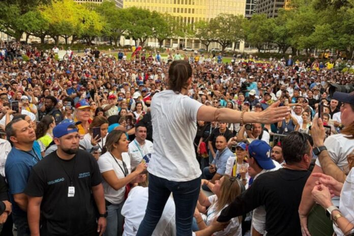 María Corina Machado a venezolanos en Houston: «Este es el momento más importante de nuestras vidas; nos falta rematar» María Corina Machado a venezolanos en Houston: "Este es el momento más importante de nuestras vidas; nos falta rematar"