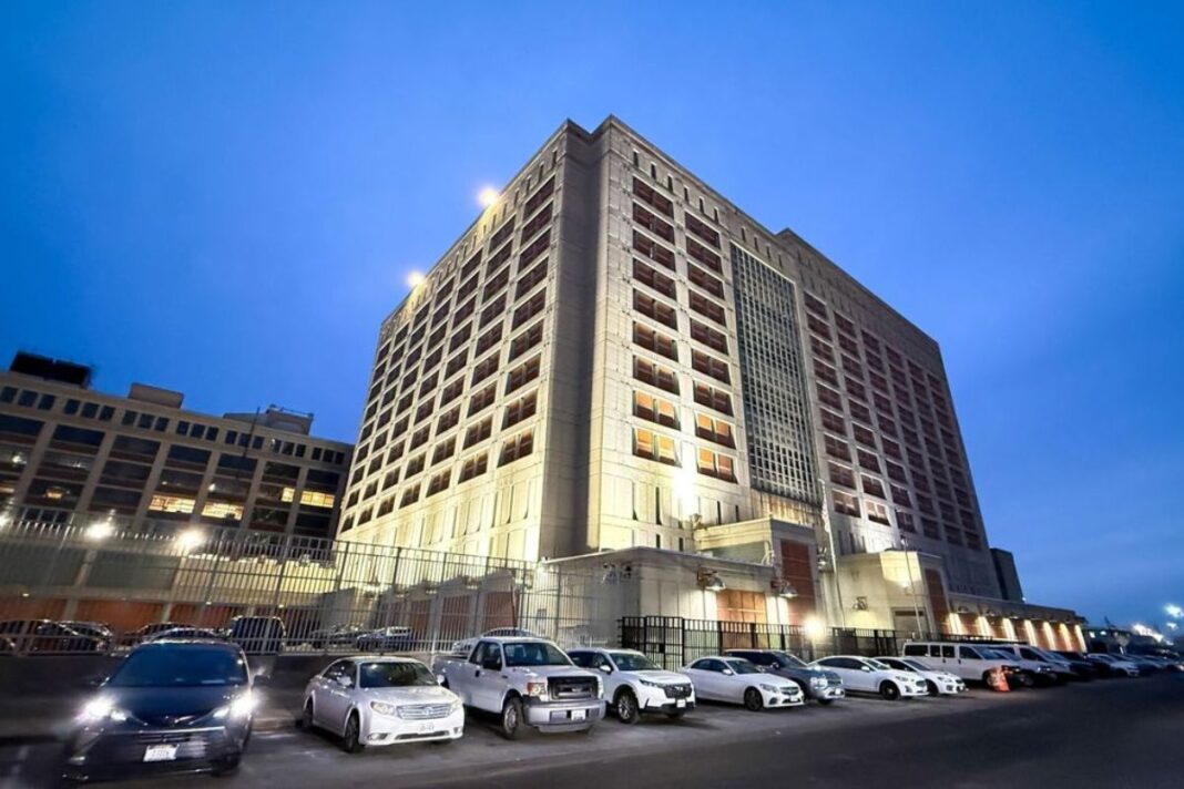 "Nicolás Maduro está en una celda de castigo, aislado, para protegerlo de venezolanos que podrían agredirle y para protegerlo de sí mismo" "Nicolás Maduro está en una celda de castigo, aislado, para protegerlo de venezolanos que podrían agredirle y para protegerlo de sí mismo"