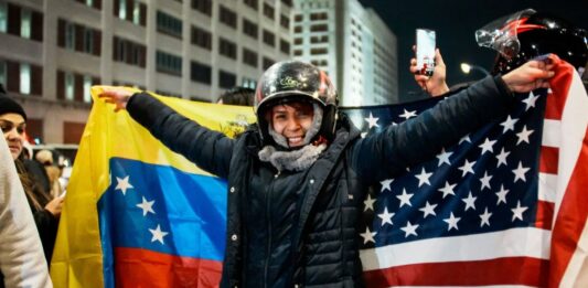 The New York Times: Muchos venezolanos quieren irse de Estados Unidos, pero no consiguen pasaportes