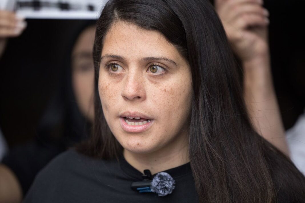 Andreina Baduel denuncia suspensión de visitas y negación de medicinas a su hermano Josnars Baduel en Rodeo I