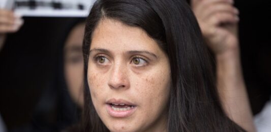 Andreina Baduel denuncia suspensión de visitas y negación de medicinas a su hermano Josnars Baduel en Rodeo I