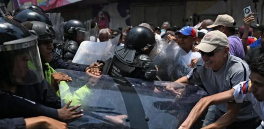 Congresistas de EE. UU. exigen que sanciones contra Delcy Rodríguez se reimpongan tras represión y protestas en Caracas