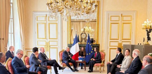 María Corina Machado visitó Senado de Francia y destacó la necesidad de establecer un calendario electoral en Venezuela