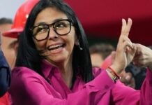 «Delcy Rodríguez se quiere vender como Allende pero en realidad está cumpliendo el rol de Pinochet, de reprimir a la sociedad venezolana» "Delcy Rodríguez se quiere vender como Allende pero en realidad está cumpliendo el rol de Pinochet, de reprimir a la sociedad venezolana"