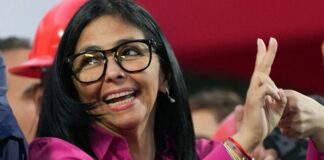 «Delcy Rodríguez se quiere vender como Allende pero en realidad está cumpliendo el rol de Pinochet, de reprimir a la sociedad venezolana» "Delcy Rodríguez se quiere vender como Allende pero en realidad está cumpliendo el rol de Pinochet, de reprimir a la sociedad venezolana"