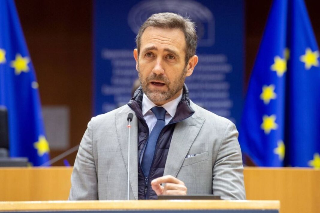 Exdiputado del Parlamento Europeo: "La salida de Maduro no significa que haya una democracia real en Venezuela"