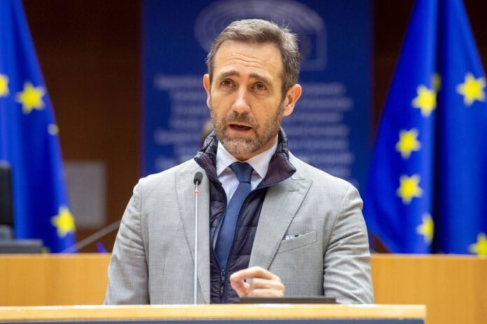 Exdiputado del Parlamento Europeo: «La salida de Maduro no significa que haya una democracia real en Venezuela» Exdiputado del Parlamento Europeo: "La salida de Maduro no significa que haya una democracia real en Venezuela"