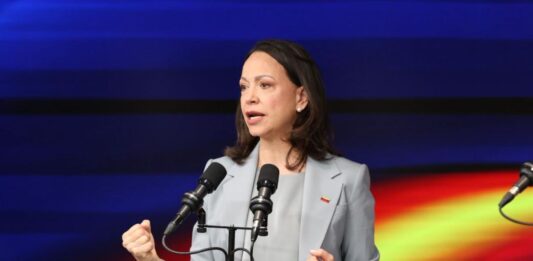 María Corina Machado responde a Gustavo Petro: "No debería estar alentando o azuzando la violencia en nuestro país"