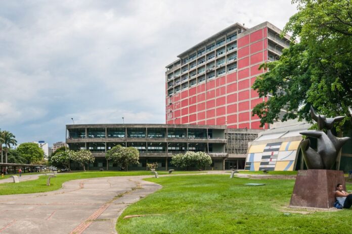 Facultad de Ciencias Jurídicas de la UCV emite comunicado que exige elecciones presidenciales «sin dilaciones» Facultad de Ciencias Jurídicas de la UCV exige elecciones presidenciales "sin dilaciones"