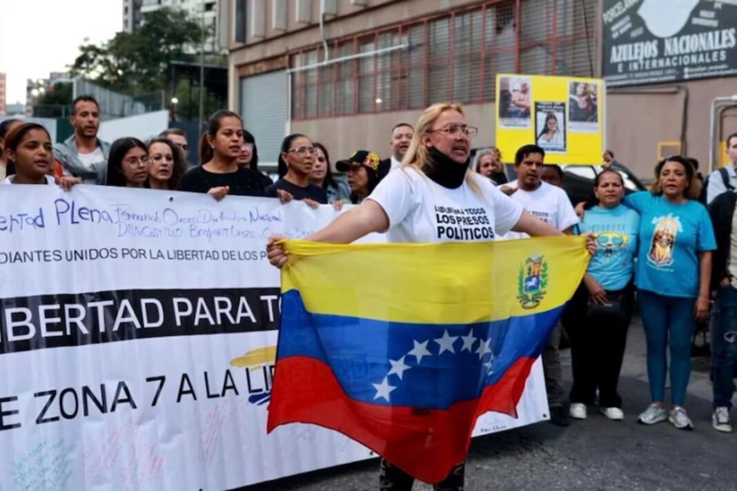 Familiares de presos políticos cumplen 100 días de vigilias frente a las cárceles de Venezuela