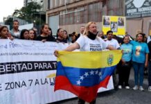 Familiares de presos políticos cumplen 100 días de vigilias frente a las cárceles de Venezuela Familiares de presos políticos cumplen 100 días de vigilias frente a las cárceles de Venezuela