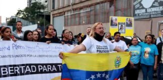 Familiares de presos políticos cumplen 100 días de vigilias frente a las cárceles de Venezuela Familiares de presos políticos cumplen 100 días de vigilias frente a las cárceles de Venezuela
