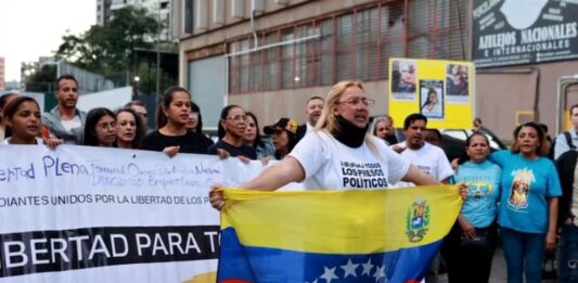 Familiares de presos políticos cumplen 100 días de vigilias frente a las cárceles de Venezuela